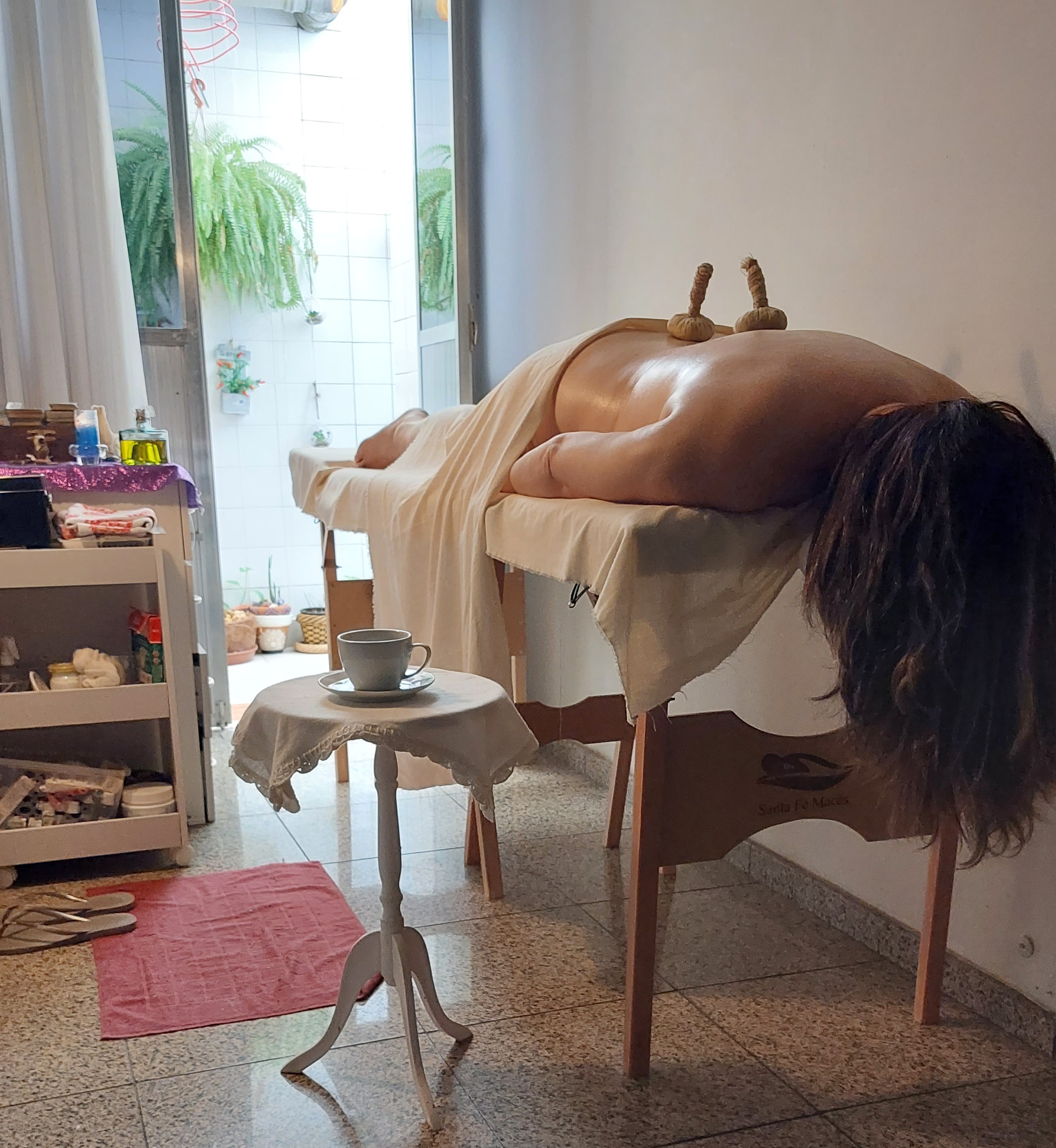 Massagem herbal com pindas chinesas - camilla carvalho - cartomante e terapeuta